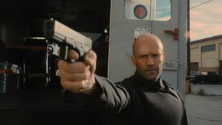 ステイサムが血みどろで荒れ狂う!『キャッシュトラック』予告編