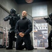絶体絶命でも超クール!ステイサム主演『キャッシュトラック』新カット