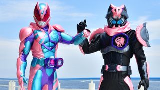 「仮面ライダーリバイス」レジェンドライダー要素を全面に出さないワケ 50周年記念で新たなアプローチ