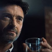 ヒュー・ジャックマン、予測不能な物語に騙された!『レミニセンス』メイキング映像