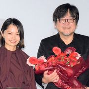 宮崎あおい、“リアルお母さん”になって細田守監督と久々の対面!
