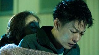 佐藤健&阿部寛が渾身の男泣き…『護られなかった者たちへ』新カット!