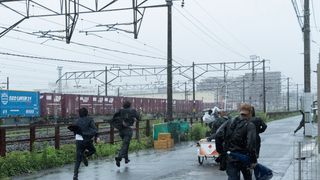 佐藤健×阿部寛×林遣都が雨のなか全力疾走『護られなかった者たちへ』メイキング映像公開