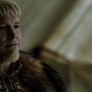 ベン・アフレック、ブロンドヘアーで憎まれ主君役 親友マット・デイモンと火花散らす