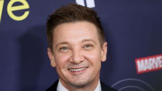 『アベンジャーズ』ジェレミー・レナー、元妻の告発をばっさり