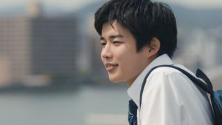 なにわ男子・長尾謙杜のさわやかな表情!『HOMESTAY』場面カットが公開