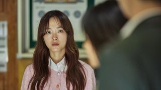 イカゲームとのギャップ！「今、私たちの学校は…」イ・ユミに注目