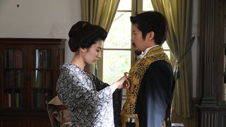伊藤博文役・田中圭の正装姿!SPドラマ「津田梅子」場面カットが公開