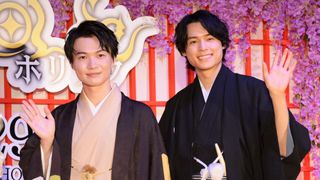 神木隆之介&松村北斗、ホテルのスイートルームでお泊り