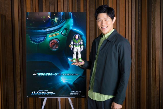 鈴木亮平、バズ・ライトイヤー声優に決定！“おもちゃのバズ”のルーツ描く新作で名ゼリフも披露