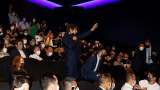 トム・クルーズ、日本のファンと映画館でサプライズ鑑賞