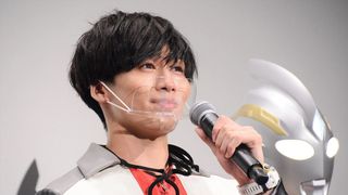 寺坂頼我「ウルトラマントリガー」メンバーと号泣舞台あいさつ