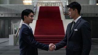 竹内涼真&横浜流星が握手を交わす!『アキラとあきら』場面カットが公開