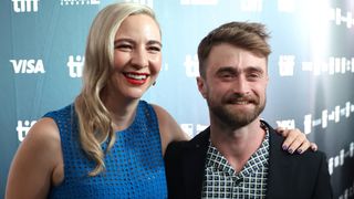 ダニエル・ラドクリフ、10年来の恋人とツーショット披露