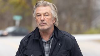 アレック・ボールドウィン、誤射事故犠牲者の遺族と和解　来年撮影再開
