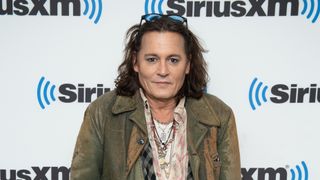 ジョニー・デップ、ヒゲをそった現在の姿が別人みたい！