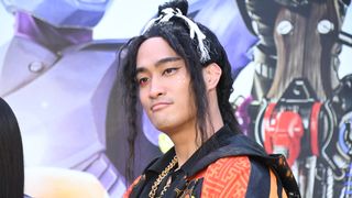 「キングオージャー」ブラック・佳久創は元ラグビー選手の32歳 「ドンブラ」雉野からのバトンつなぐ