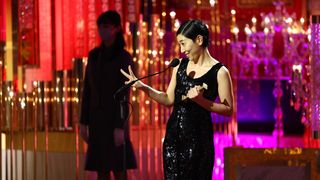夫婦の絆に猛反響！安藤サクラの受賞に柄本佑、ピースサイン