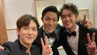鈴木亮平＆宮沢氷魚、韓国の人気俳優と3ショット披露！