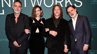 「ウォーキング・デッド」キャストが久々の再会!リック&ダリル、手つなぎショット再び