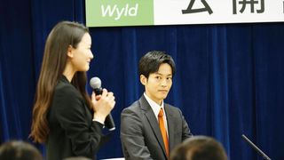 松坂桃李が“残念”な政治家に!Netflix「離婚しようよ」場面写真一挙公開