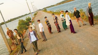 INI、初の写真集タイで撮影!「Chrono」8月発売