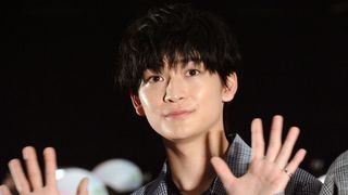 高橋文哉、ファンにラブレター手渡し！