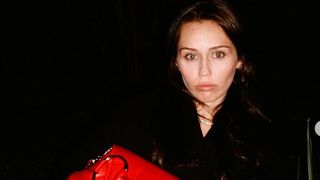 マイリー・サイラス激変！ブルネットに