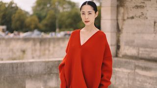 美しすぎる…深津絵里、パリコレでの姿に大反響