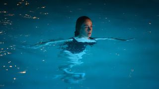 真夜中のプールに何かがいる…ブラムハウス最新ホラー『ナイトスイム』公開決定