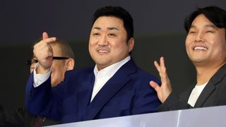 マ・ドンソク初来日！ファンに指ハート連発で「かわいい！」の大合唱