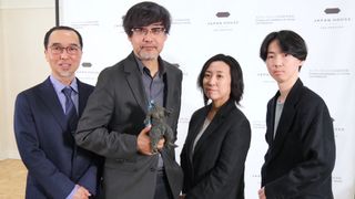 『ゴジラ-1.0』山崎監督、スピルバーグにゴジラフィギュア進呈 授賞式前日の白組チームが思い