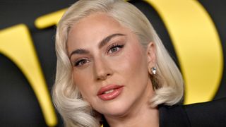 レディー・ガガ、3度目の婚約