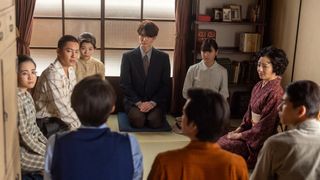 ＜虎に翼 第99回＞花江（森田望智）と直明（三山凌輝）が話し合う