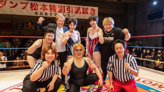 「極悪女王」キャストと本人の2ショット一挙公開!撮影現場に“レジェンド”集結