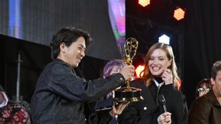 山下智久「神の雫」快挙に感慨 国際エミー賞トロフィー手に「本当に幸せ」