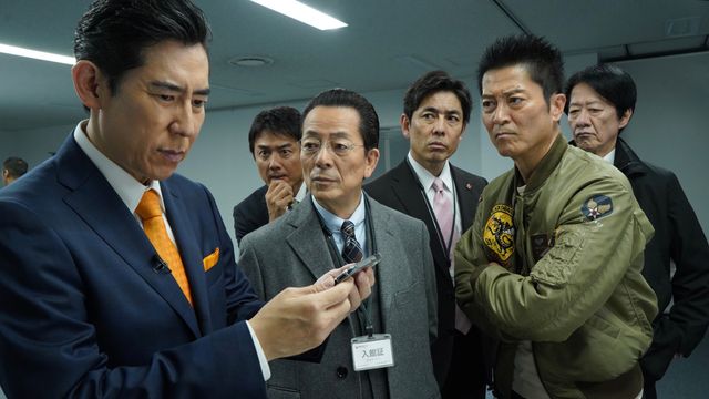 人気ドラマ『相棒』　水谷豊　森口瑤子　直筆サイン　色紙　写真付 人気ドラマ『相棒』 水谷豊 森口瑤子 直筆サイン 色紙 写真付