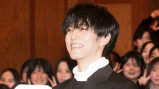 松坂桃李、高校生250人前にサプライズ登場「寄り道も楽しんで」未来へ向けアドバイス