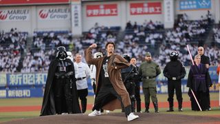 ダース・ベイダーがZOZOマリン降臨 速水もこみちの始球式見守る「STAR WARS NIGHT」開催