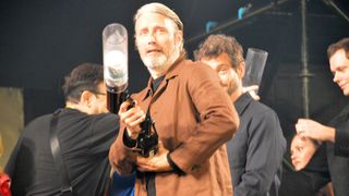 「大阪コミコン2025」開幕!マッツ・ミケルセン&ビル・スカルスガルドら集結、Tシャツバズーカでサプライズ