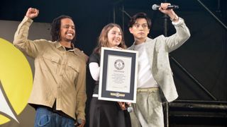 実写版「ONE PIECE」“麦わら帽子を被った最多人数”でギネス認定!新田真剣佑ら麦わらの一味が祝福
