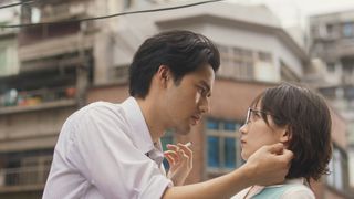 吉岡里帆&水上恒司が見つめ合う…実写『九龍ジェネリックロマンス』ノスタルジックな場面写真が公開