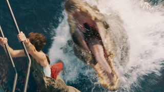 ヤバすぎる…『ジュラシック・ワールド』新作、ミュータント恐竜の凶悪な姿が明らかに