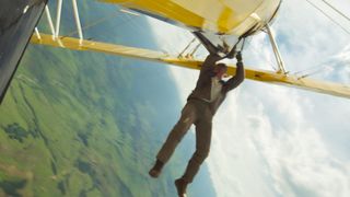 トム・クルーズ、TikTokビデオ観て「僕ならできる!」 飛行機の翼の上でのスタント誕生秘話