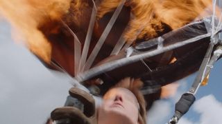 トム・クルーズ、炎上パラシュート降下16回でギネス記録！『ミッション：インポッシブル』新作で