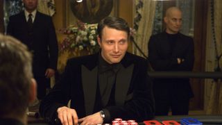 マッツ・ミケルセン、『007／カジノ・ロワイヤル』悪役ル・シッフル再演！「ヒットマン」ゲームコラボで