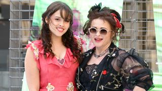 『ハリポタ』ヘレナ・ボナム・カーター、17歳の娘とレッドカーペットに