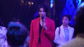 ラウールの美しすぎるホスト姿！木曜劇場「愛の、がっこう。」初回場面写真公開