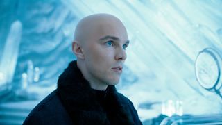 『スーパーマン』新レックス・ルーサー役で再び剃髪　ニコラス・ホルト、スキンヘッドは「すごく気持ちいい」