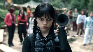 「ウェンズデー」S2、イーニッドに迫る死の影！「絶対に救う」パート1予告映像が公開